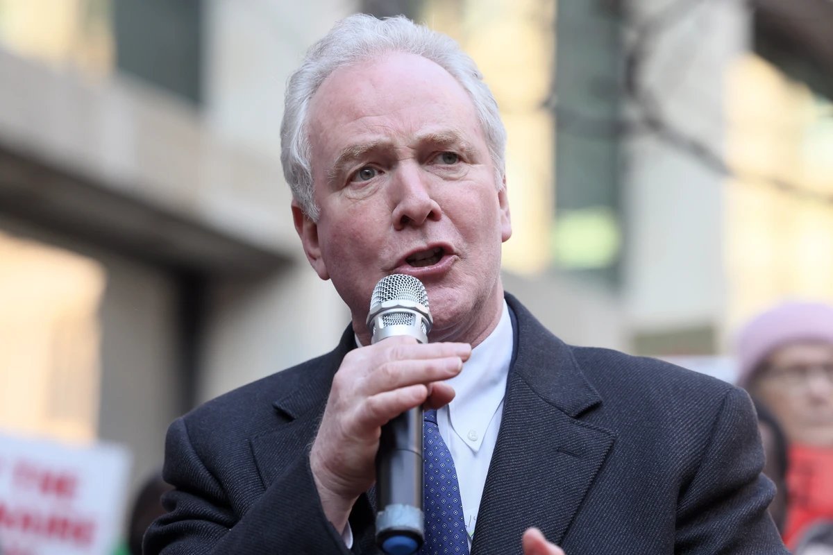 <a href="/UHN_Plus/">UHN Plus</a> senador democrata Chris Van Hollen exige saber como se encuentra su angelito.