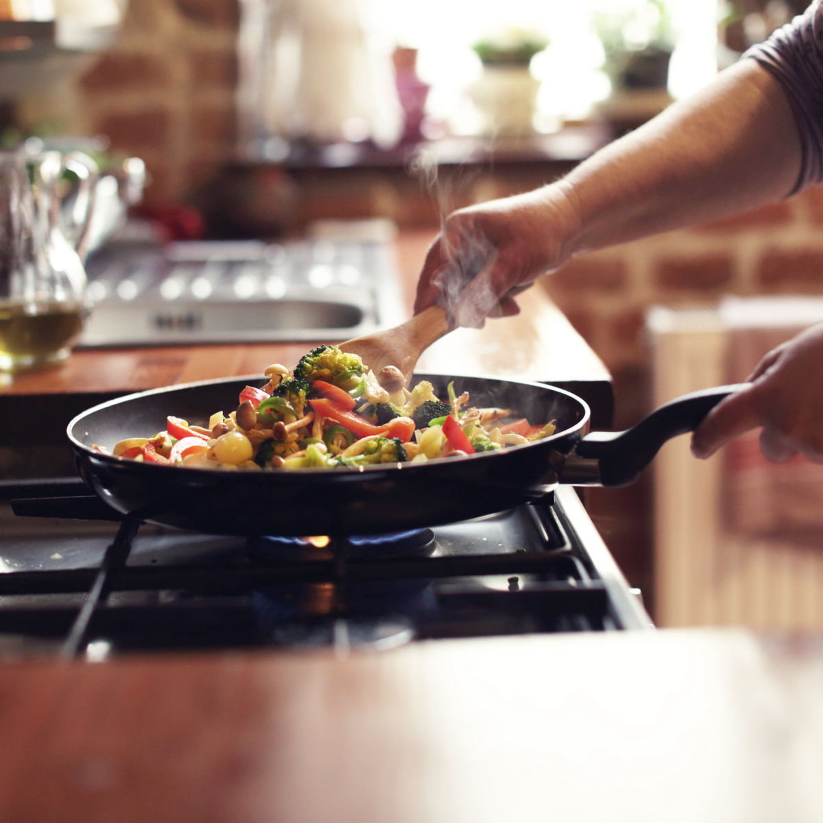 Cooking healthy has never been easier with these one-pan meals! Try chicken chow mein or Indian spinach with tofu for a nutritious, low-sodium dinner.

For more healthy recipes, visit My HealtheVet: myhealth.va.gov/ss20220513-coo…