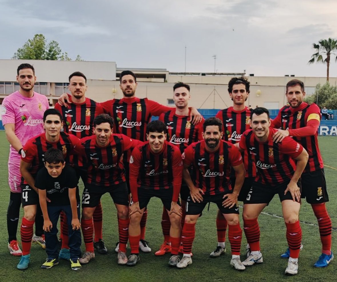 ¡𝐕𝐢𝐜𝐭𝐨𝐫𝐢𝐚 𝐞𝐧 𝐜𝐚𝐬𝐚! 2-0 🆚 <a href="/archenafc/">Archena F.C.</a> 

Gran trabajo del equipo hoy. Tres puntos que nos hacen seguir en la pelea por el campeonato, triple empate con 69 puntos entre <a href="/MazarronFC/">Mazarrón Fútbol Club</a>, <a href="/OlimpicoTotana/">Club Olímpico de Totana</a> y nosotros 🏆

¡Vamos Santa Cruz! ⚽️

#SantaCruzArchena