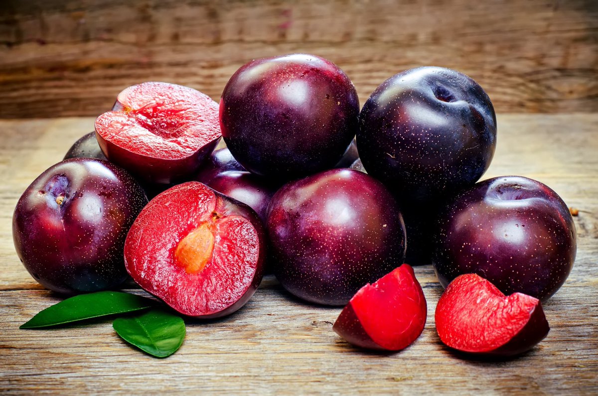 Does anyone actually eat Plums?