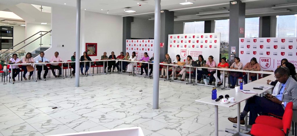 Junto a directivos arrancamos con el eje de fortalecimiento de las capacidades para la función directiva en el marco de la "Mesa de Gobernanza para la Gestión Educativa de #Durán" <a href="/UbeEcuador/">UBE | Universidad Bolivariana Del Ecuador</a> <a href="/ubepostgrados/">UBE | Postgrados</a>
<a href="/EduSuperiorEc/">Viceministerio de Educación Superior</a> <a href="/Educacion_Ec/">Ministerio de Educación, Deporte y Cultura</a>
<a href="/EducacionZ8_Ec/">Educación Zona 8</a>

👇🏾
goo.su/1HfU4X