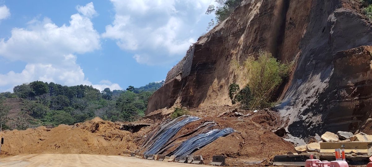 NinaKako77's tweet photo. O sea que el mismo gobierno de ineptos, incompetentes e incapaces que construye la carretera de Los Chorros, con derrumbes incluidos, es el que quiere hacer plantas nucleares y minería metálica en el país...😳😖
☠️💀☠️💀☠️💀☠️💀☠️💀☠️💀

#NoALaMineriaSiAlaVida https://t.co/Ek0kOi01YE