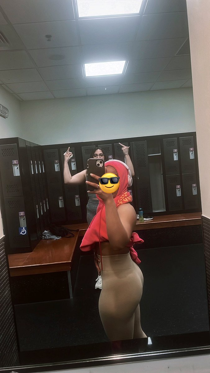 _idgafk_'s tweet photo. A lot of people might think I post for attention when I post gym pics but it’s really not! I’m proud of myself tbh &amp; the person who felt like I wasn’t enough in the beginning of my journey and before it thx cause I LOVE IT HERE!!! Still a lot more to come but whew you go girl!!! https://t.co/xyXLnn1EUi