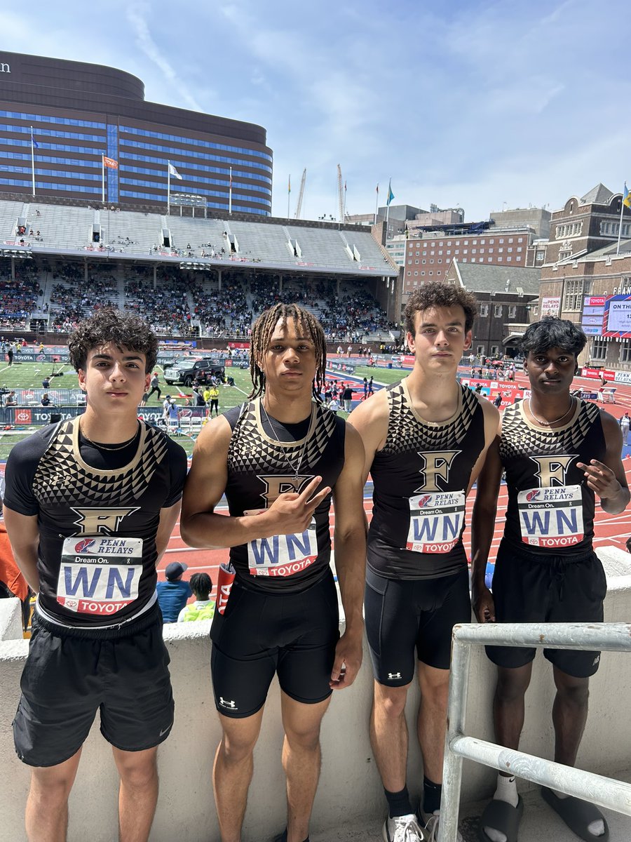 freedomhs_xctf's tweet image. Huge Penn Relays weekend for Freedom Track!
• Boys 4x100 (Leo, Nate, Pritam, Josh) — Won their section!

• Greg— 1st FHS boy to qualify for the 3000m Championship!

• Girls 4x400 (Emelia, Sanvi, Aliana, Rachel) — Proudly repped Freedom on one of the biggest stages!