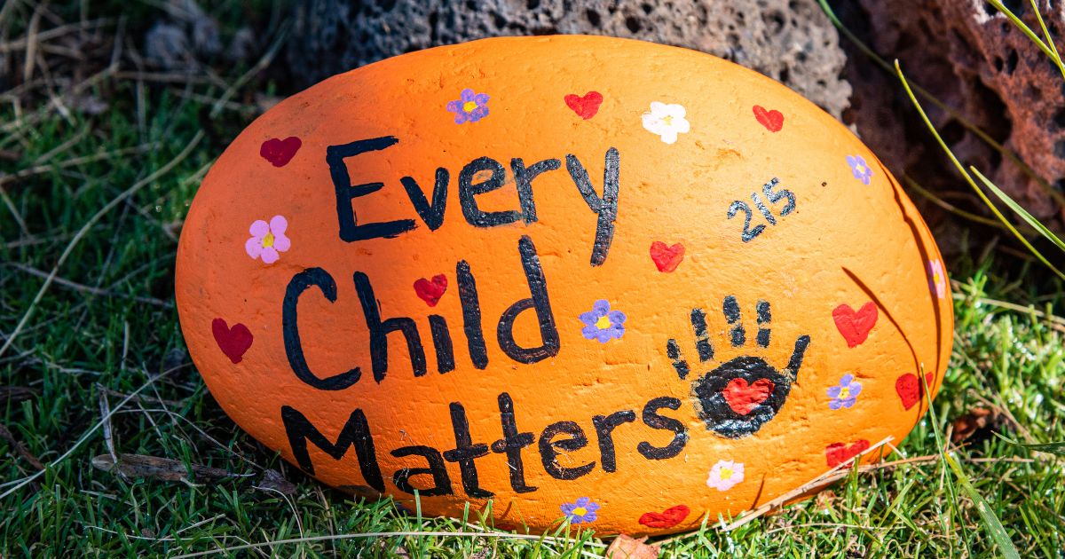 Thompson Rivers University (@thompsonriversu) on Twitter photo #myTRU stands with <a href="/Tkemlups/">Tk̓emlúps te Secwépemc</a> to honour Le estcwicwéy̓, the missing, from the former Kamloops Indian Residential School. Four years ago today, radar unveiled a tragic chapter in our history. We share in this uncomfortable truth, horrific loss and support the <a href="/Tkemlups/">Tk̓emlúps te Secwépemc</a> community. #myTRU stands with <a href="/Tkemlups/">Tk̓emlúps te Secwépemc</a> to honour Le estcwicwéy̓, the missing, from the former Kamloops Indian Residential School. Four years ago today, radar unveiled a tragic chapter in our history. We share in this uncomfortable truth, horrific loss and support the <a href="/Tkemlups/">Tk̓emlúps te Secwépemc</a> community.