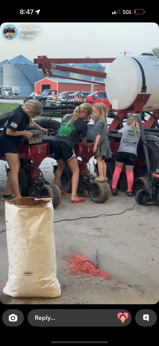I think proud dad moments look different to different people… I do a bean plot yesterday with my 16 row planter.. needed to switch it back to corn.. call the girls.. they show up and show out…. Big 2 swapping from bean plates to corn plates.. and the babies vaccine meters!