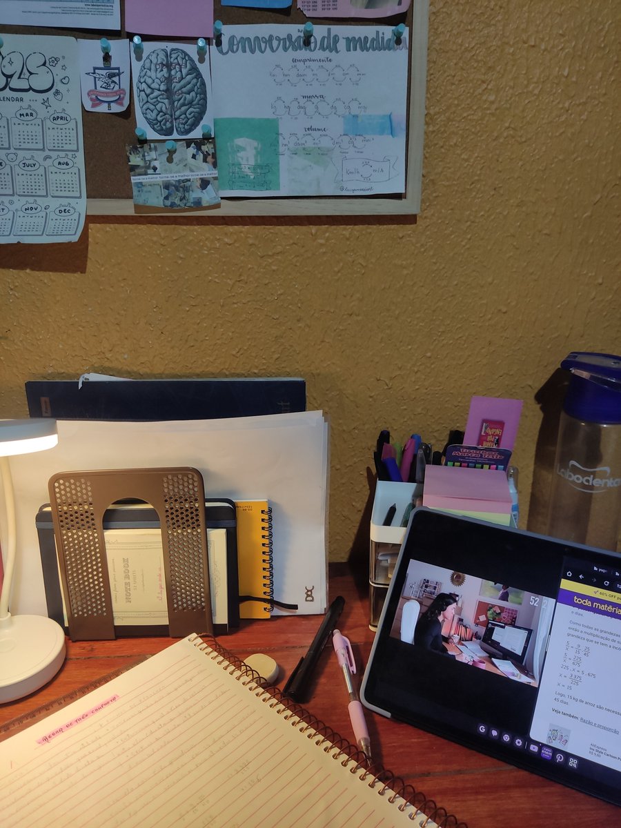 studyjup's tweet image. #studytwtbr tinha decidido arrasar nos estudos hoje, mas uma insônia braba me atacou ontem de noite, então automaticamente eu não consigo focar em nada 🥰🥰