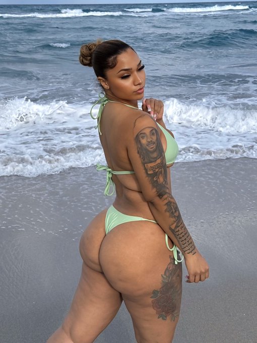 Watch little miss make it happen 💕🫧's leaked NSFW photo on TwXstars