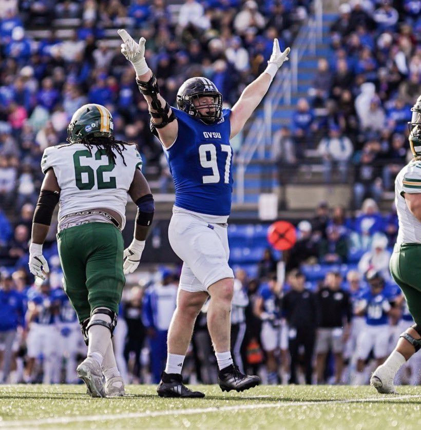 BREAKING: Grand Valley State transfer DL Josh Schell has Committed to Tennessee, he tells @on3sports

The 6’5 275 DL will have 2 years of eligibility left

on3.com/transfer-porta…