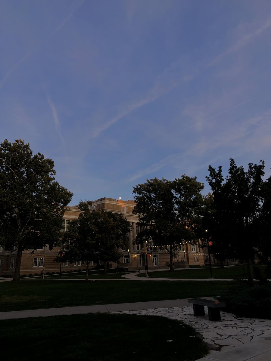 bgsu's tweet photo. 🌝 https://t.co/ylp5ULv90q