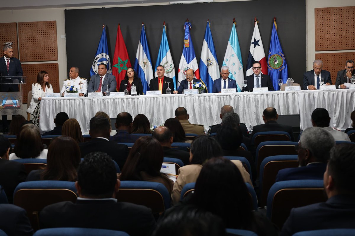 DanielmarquezSV's tweet photo. Como diputado miembro de la Comisión de Relaciones Exteriores del @PARLACEN este día organizamos el Foro  Regional sobre los Retos del @sg_sica ante la situación migratoria de Dominicana y Centroamérica presentando alternativas viables ante situación migratoria actual. https://t.co/DXGSc4xHai