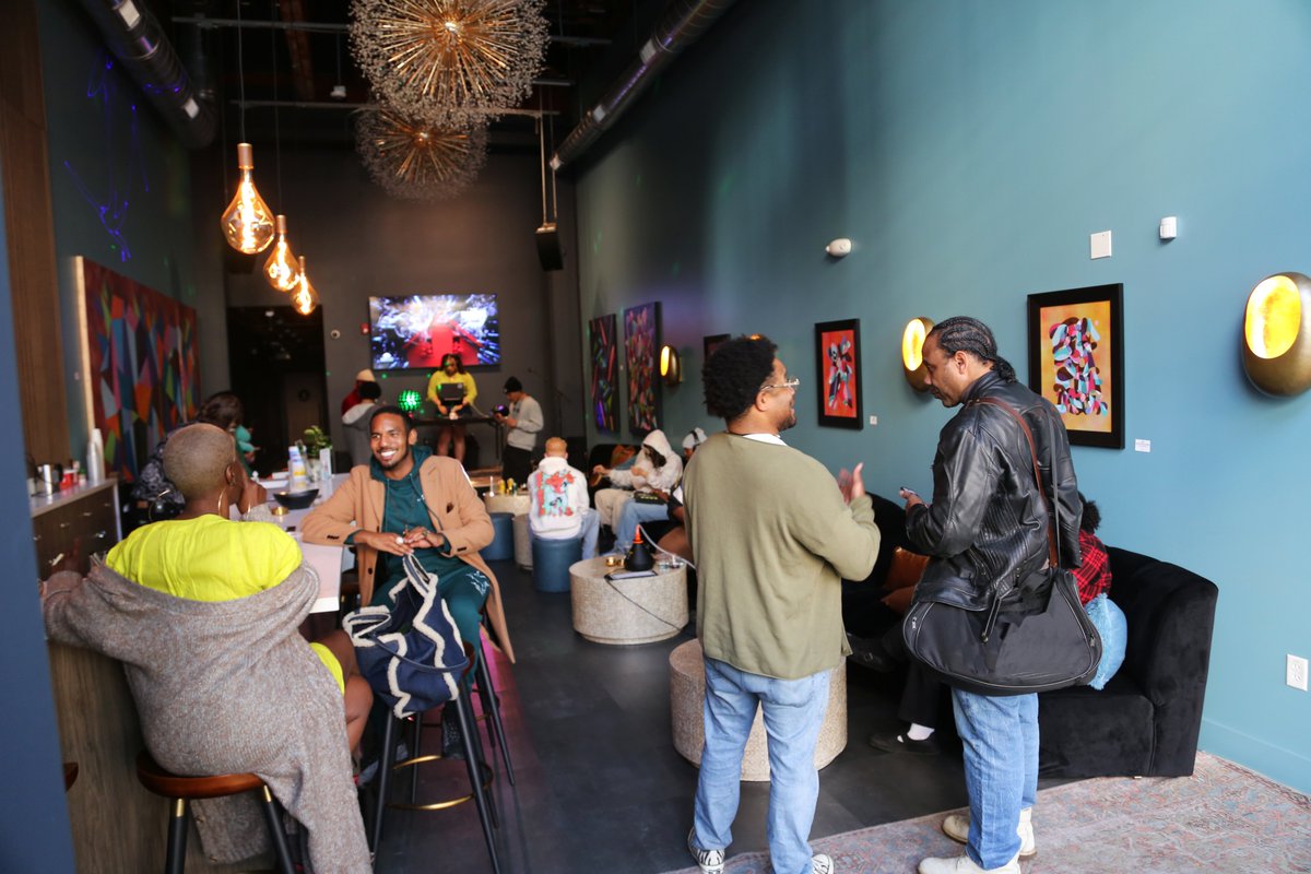 Join Us for First Friday at Urbana Oakland!
Friday, May 2nd | 6:00 – 9:00 PM
Kick off your weekend with good vibes and great deals!
🎧 Live DJ
🍹 Bevies on deck
🕹️ Claw machine fun
🌿 Specials all night:
30% off Bloom Vapes
25% off Claybourne Co Flower
20% off Yep, All Products