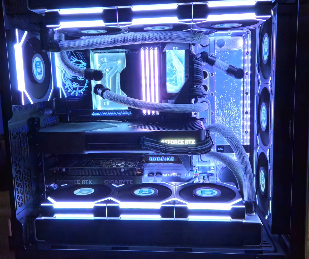 BlooHook's tweet image. 12 CPU Cores
64GB of RAM
32GB of VRAM
14TB of storage
12 fans
11 screens
80+ pounds
It is done