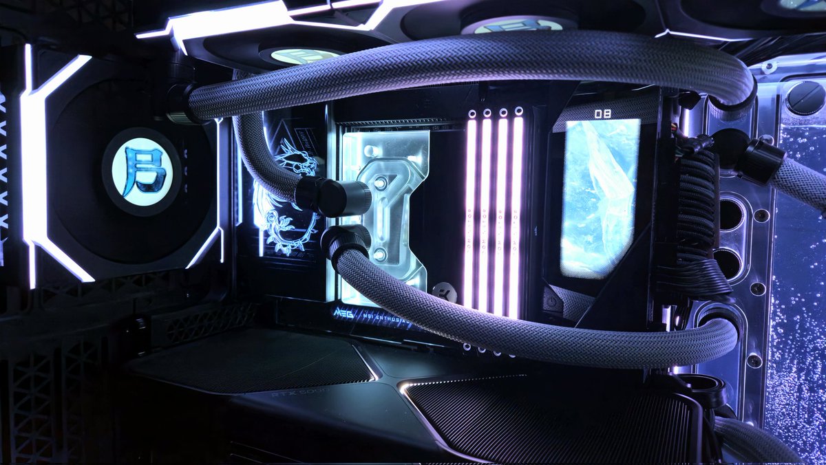 BlooHook's tweet image. 12 CPU Cores
64GB of RAM
32GB of VRAM
14TB of storage
12 fans
11 screens
80+ pounds
It is done