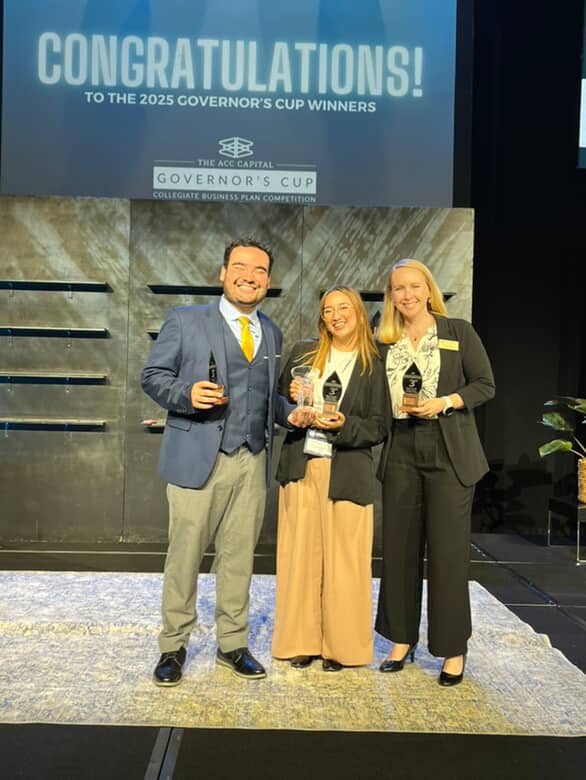 JBU seniors, Sofia Santana and Gustavo Maida’s AI-powered app SignBridge placed 3rd in the High Growth/Technology division at the 25th annual Arkansas Governor’s Cup, earning $7,500. Congratulations! 🏆