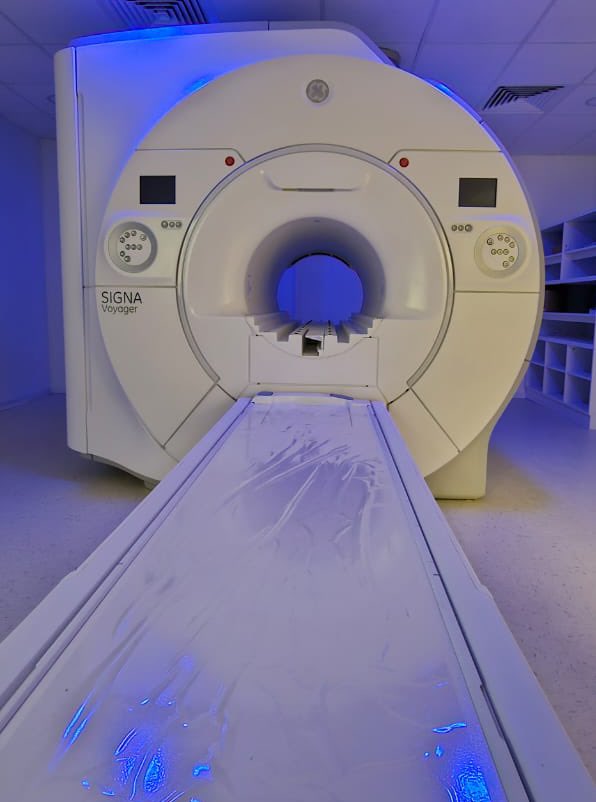 En el 45º aniversario del hospital San Vicente de Paul de Orán, quiero compartir con ustedes una gran noticia: avanza la instalación del primer resonador magnético del sistema público de salud en nuestra provincia 👏🏻

Este moderno equipo se suma al nuevo servicio de Diagnóstico