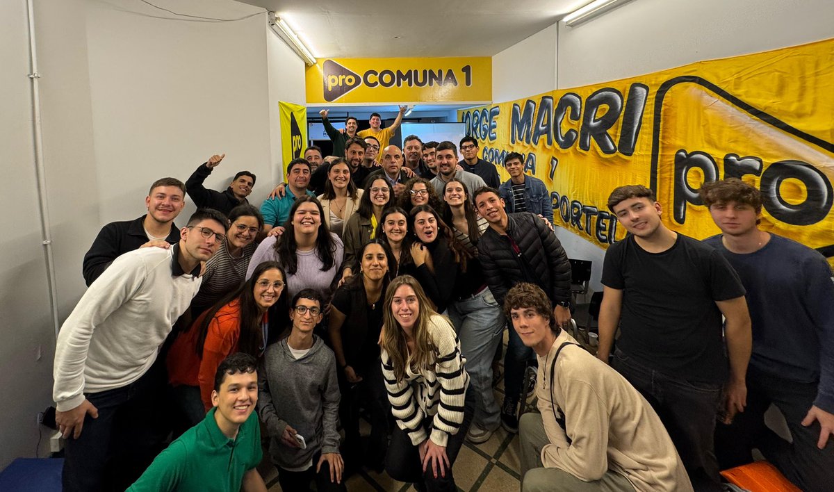 pilibrown's tweet photo. Con parte de @SomosPRO bancando a @slospennato 💛 #EsConElPRO https://t.co/TiE3QVSotK