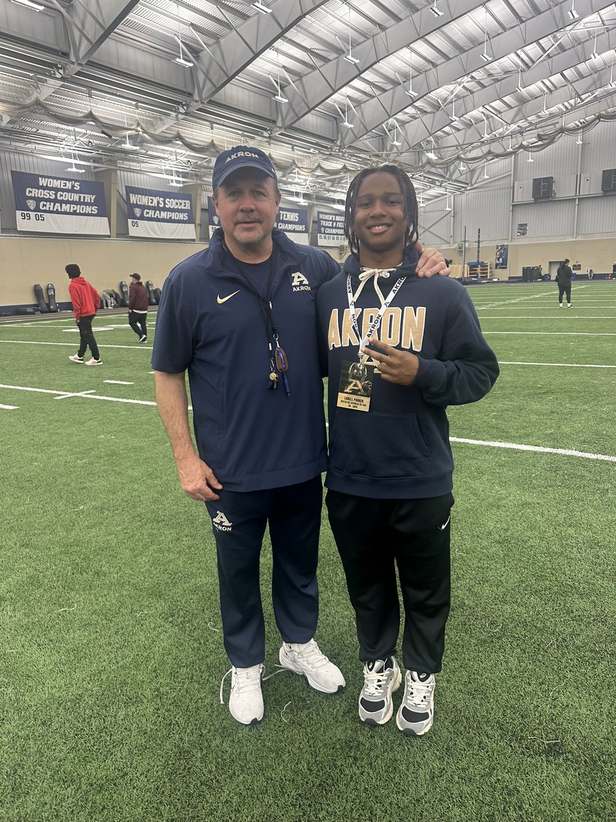 LarellParker's tweet photo. Enjoyed my visit to the University of Akron. Thank you @BallCoachJoeMo @CoachReed_UA @CoachJDBrook and the entire @ZipsFB staff for having me.
#b13ssed #studentath13te https://t.co/027zbP4lqO