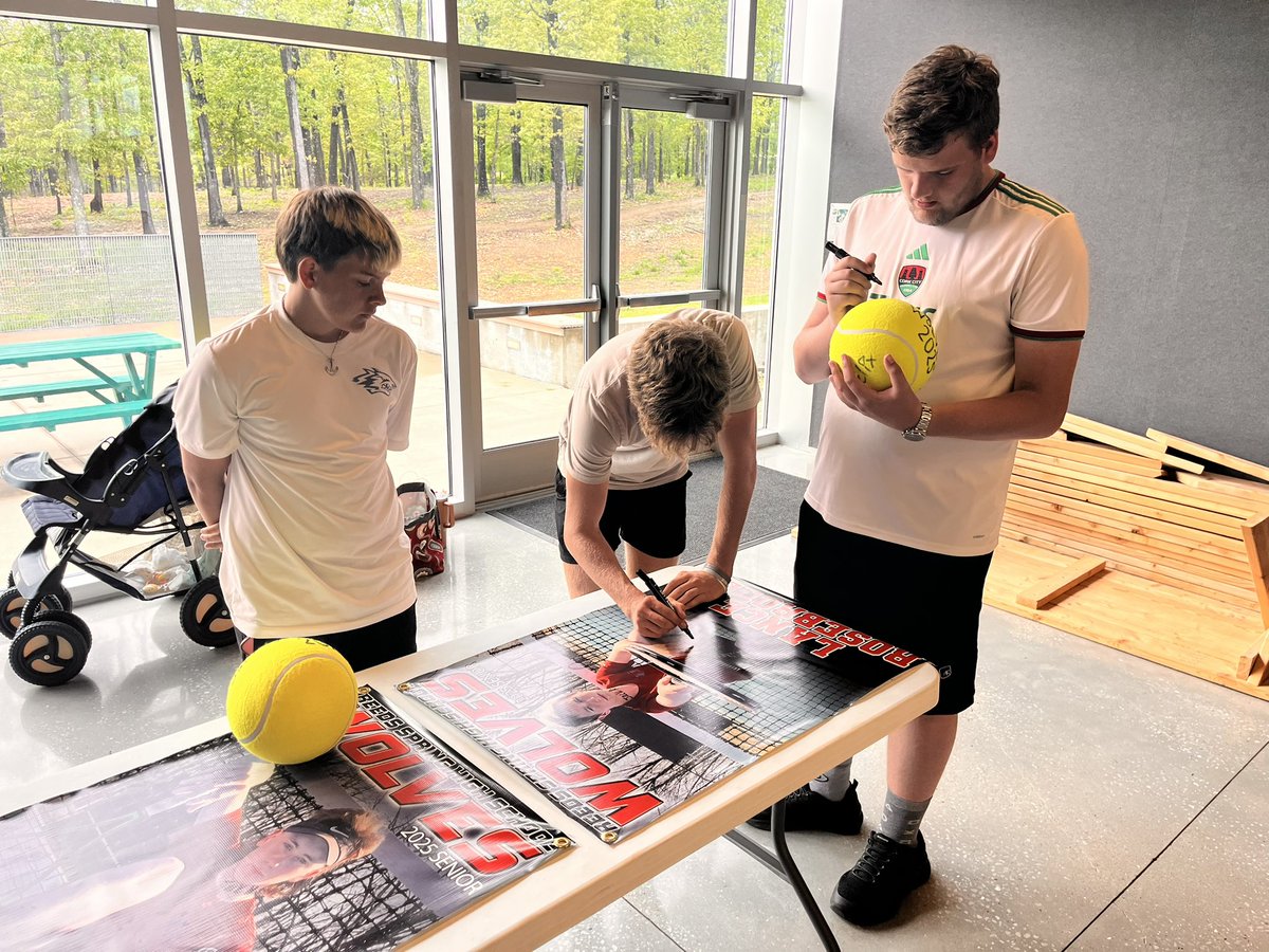 Congratulations to Landon and Lance – #senior night celebrities! 🤩
Thank you for your leadership and best wishes for your future, fellas. 🎾🤘🏼
<a href="/RSWolves/">Reeds Spring Schools</a> <a href="/ReedsSpringHS/">RSHS Wolves 🐺</a>