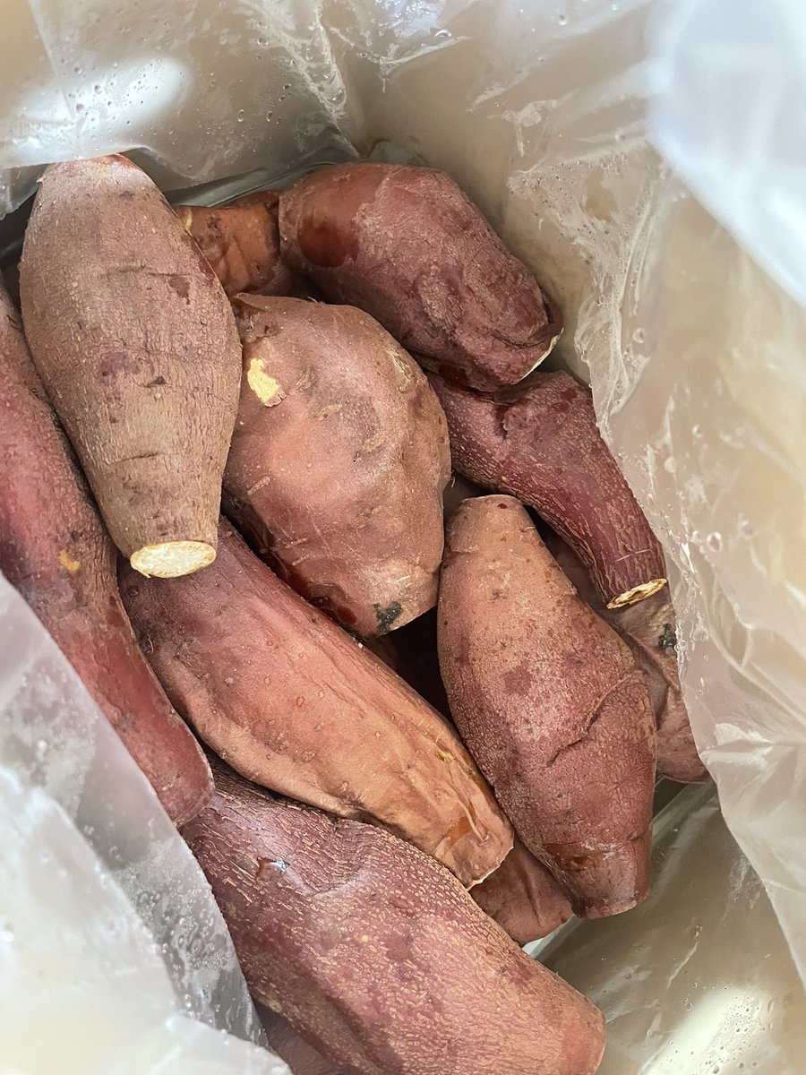 焼き芋大好き人間、数え切れないくらいリピしているのが「さわやかのサツマイモ」です🍠
ずぼらなのでどうしても家で焼き芋にするのができなくて（笑）焼き芋になった状態で届くので、ラップに包んで冷凍保存しています。甘くてしっとり系が好きな人におすすめ。

sawayaka1.com