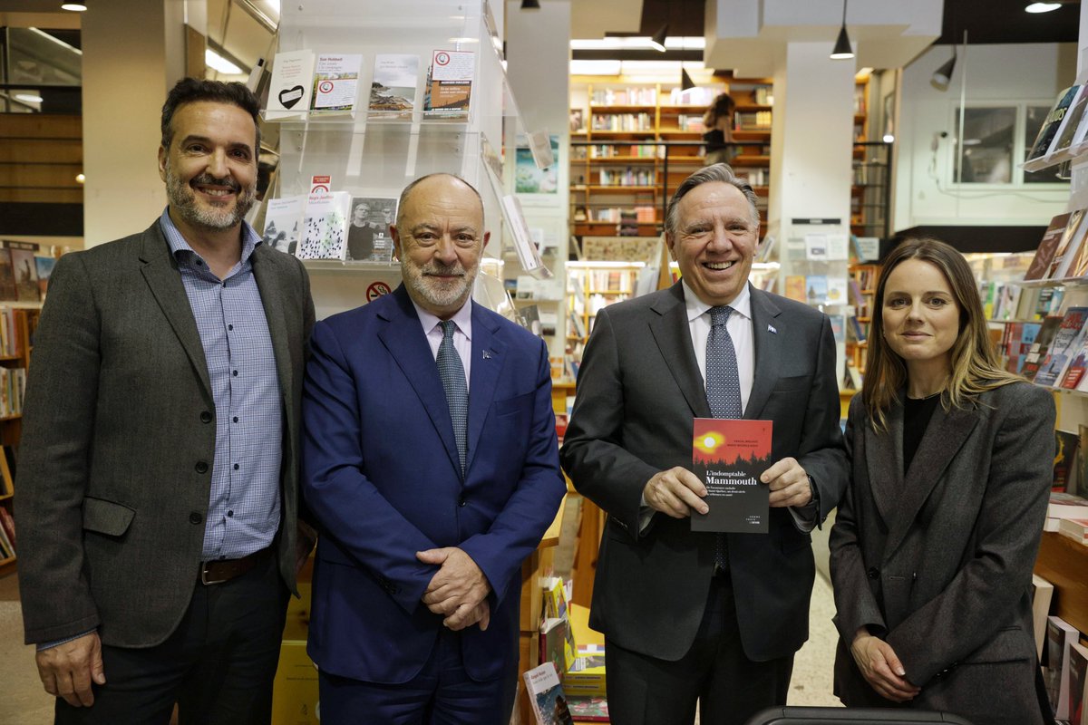 Au lancement du livre « L’indomptable mammouth » de Pascal Mailhot et Marie-Michèle Sioui. L’ouvrage retrace l’histoire de notre réseau de la santé, de sa création en 1970 jusqu’à aujourd’hui, en passant par les grandes réformes et la création de Santé Québec.