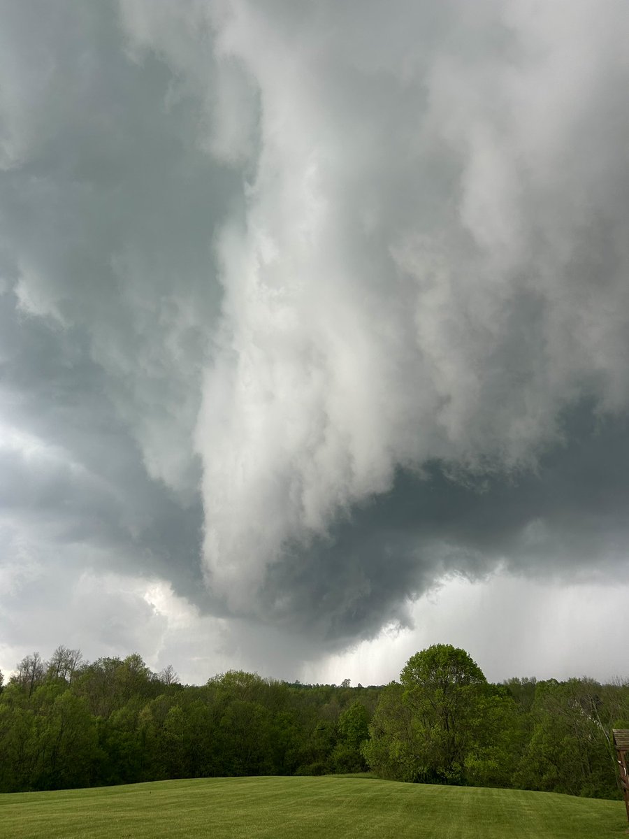 Some pretty fascinating clouds tonight! Dry Ridge, KY
<a href="/Kentuckyweather/">Chris Bailey</a> <a href="/JohnGumm/">John Gumm</a> 

#Spring
#AprilShowers