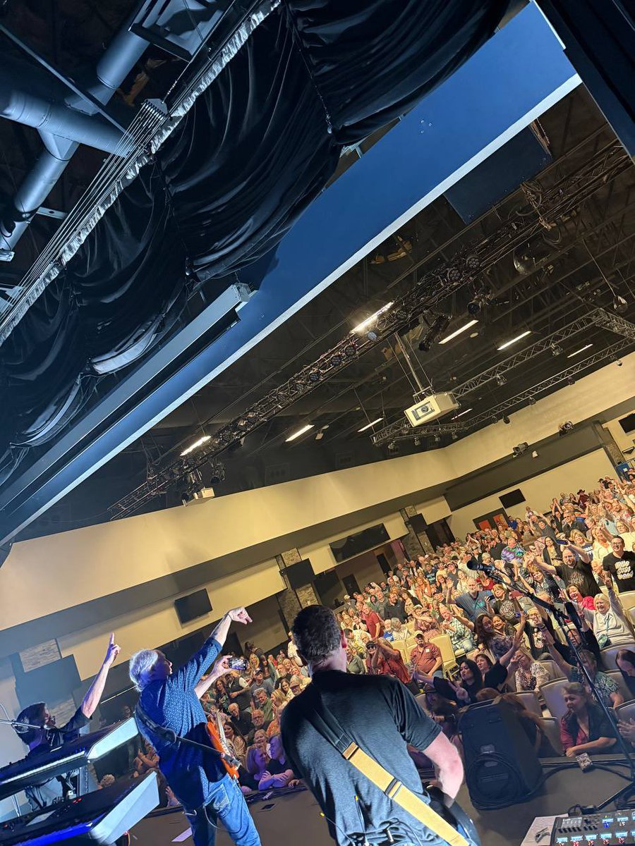 Huge thanks to everyone who came out to Chinook Winds in Lincoln City and Lucky Eagle in Rochester! We’re grateful for your energy, your stories, and your support after all these years. Until next time!

#LittleRiverBand #OnTour #HappyAnniversaryTour