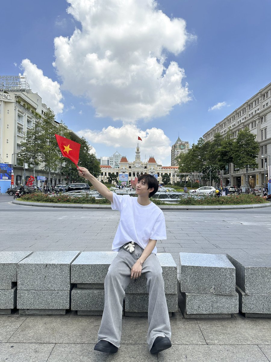 _CONG_twt's tweet photo. Kỉ niệm 50 năm Ngày giải phóng miền Nam, thống nhất đất nước 🇻🇳

30.4.2025

50 Years of Vietnam's Reunification https://t.co/Wy1Hcd7oYY