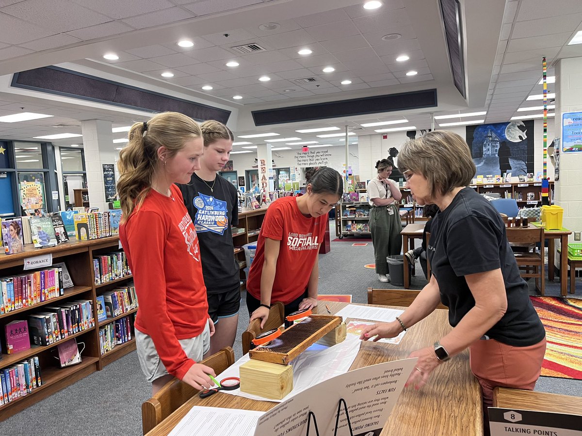 LibraryRmms's tweet image. Our Agriscience classes enjoyed a presentation by Julie Baker with Blue Hive Apiary, LLC. Students participated in activities about honey bees and their significant impact on everyday life.  Students interacted with a hive, sampled local honey, and designed their own garden.