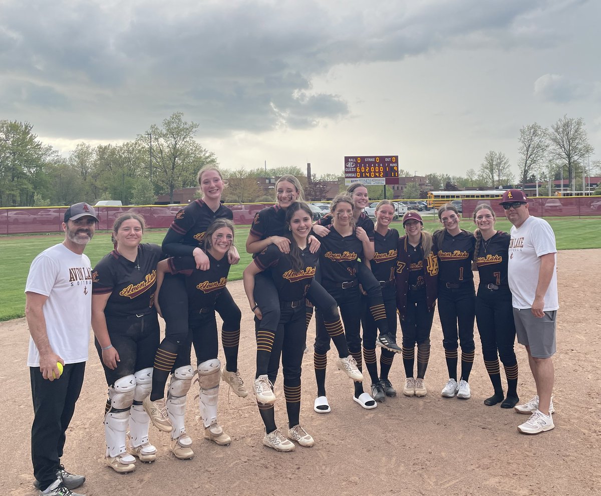 AvonLakeSB's tweet image. The Shoregals softball squad takes down Amherst for the first time in years! Grit, heart, and hustle from start to finish. Proud of these girls for making it happen!

#ShoregalsSoftball  #MakingHistory