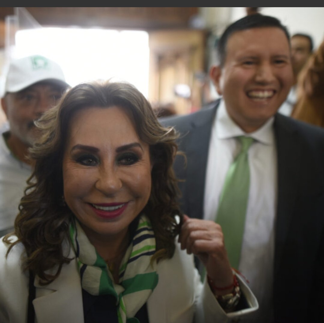 danydoggy's tweet photo. Yo que @SandraTorresGUA iba buscando una mudada porque ya que la mencionen en una confesion bajo juramento por el #Z43 Lider del #CarteldelosZetas en EEUU está serio. De la candidatura ya ni hablemos. Sismo en las bases de la @PartidoUne https://t.co/s7nbf8WmTS