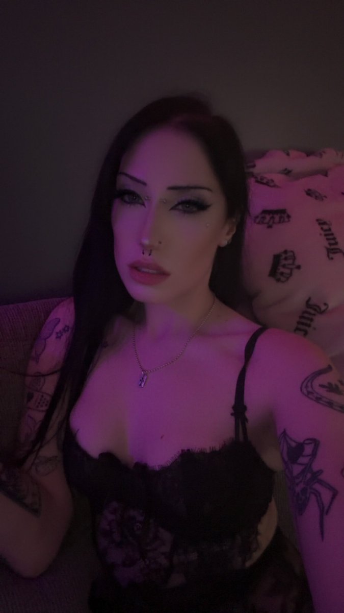going live on my OF in 5 min!! dont miss it ;) onlyfans.com/peachyybunii

#nsfw #nsfwacc #nsfwtwt #livestream #selling #onlyfansgirl