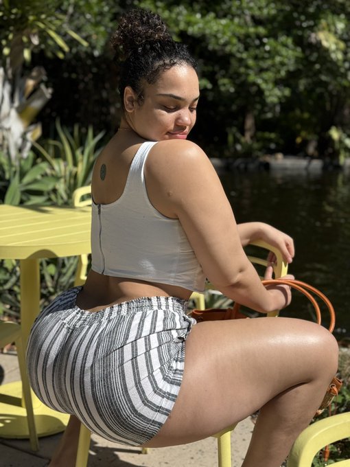 Watch Gem Jewels's leaked NSFW photo on TwXstars