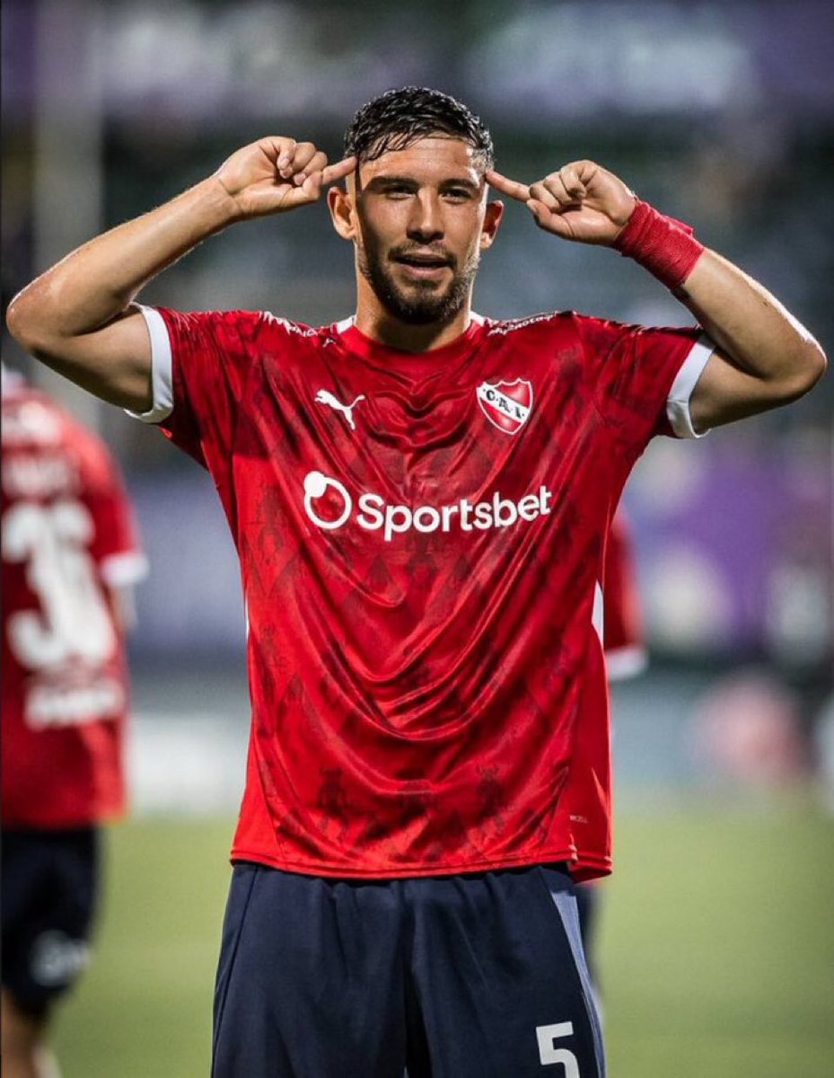 CARTA ABIERTA A FELIPE LOYOLA:
Gracias por tanto, fuiste uno de los mejores jugadores que ví con la camiseta de Independiente, gracias por tu futbol y por dar todo por esta camiseta. 
Fuiste mi primera CAMISETA ESTAMPADA, desde lo mas profundo de mi corazón te voy a extrañar.