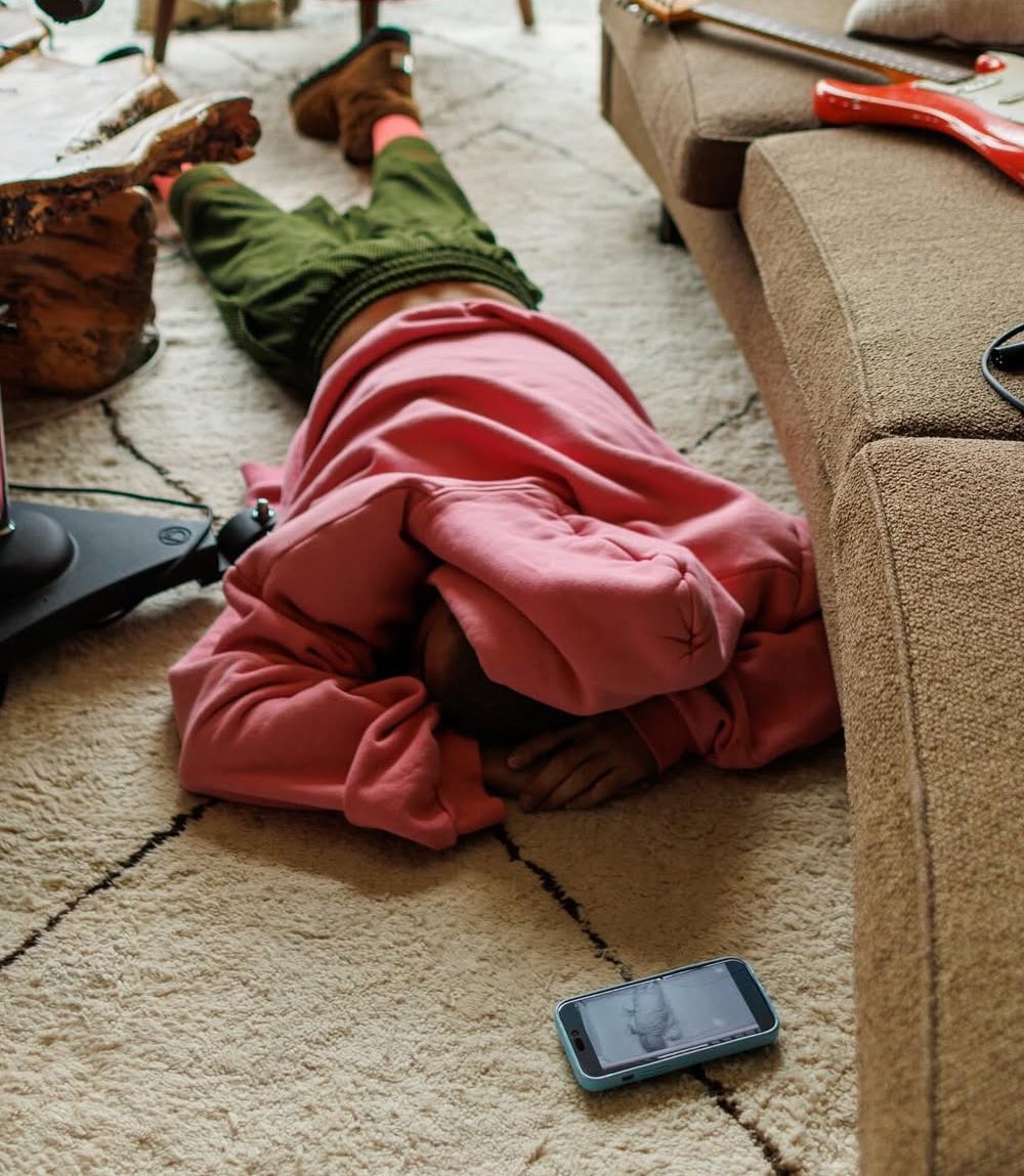drewlegend_'s tweet photo. justin bieber durmiendo mientras su hijo duerme de la misma forma, dios mío que ternura🥺 https://t.co/CGo1WPMBxc