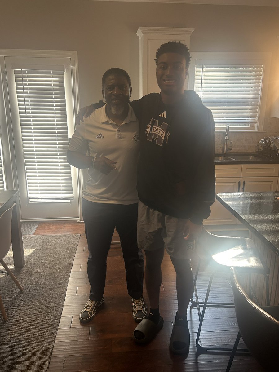 TJ Truth Umenyiora 3⭐️ (@truthumenyiora) on Twitter photo Appreciate my guy <a href="/CoachCBell26/">Corey Bell</a> for stopping by for a home visit! <a href="/HailStateFB/">Mississippi State Football</a> Appreciate my guy <a href="/CoachCBell26/">Corey Bell</a> for stopping by for a home visit! <a href="/HailStateFB/">Mississippi State Football</a>