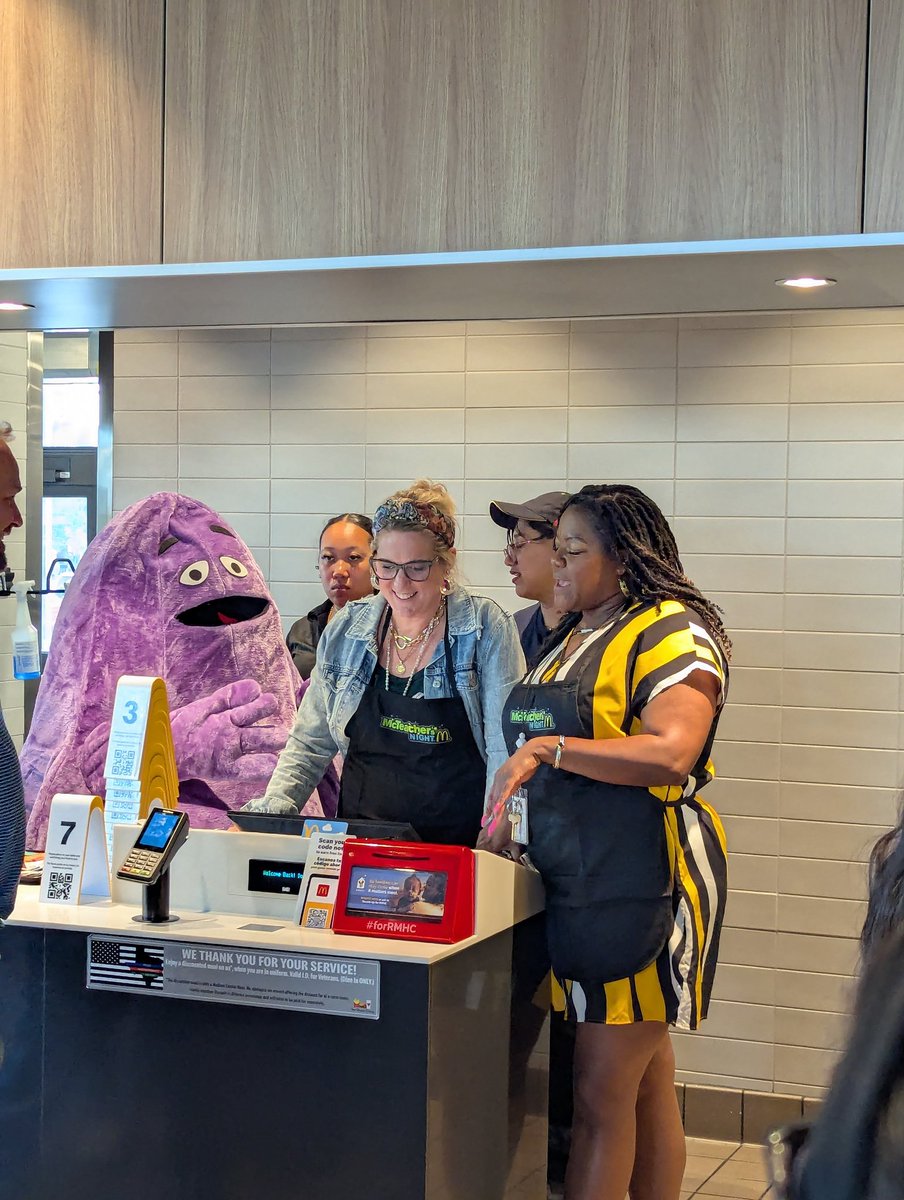 What amazing counselors we have at Spirit Night. <a href="/OLE_Leopards/">Leonard Elementary</a>