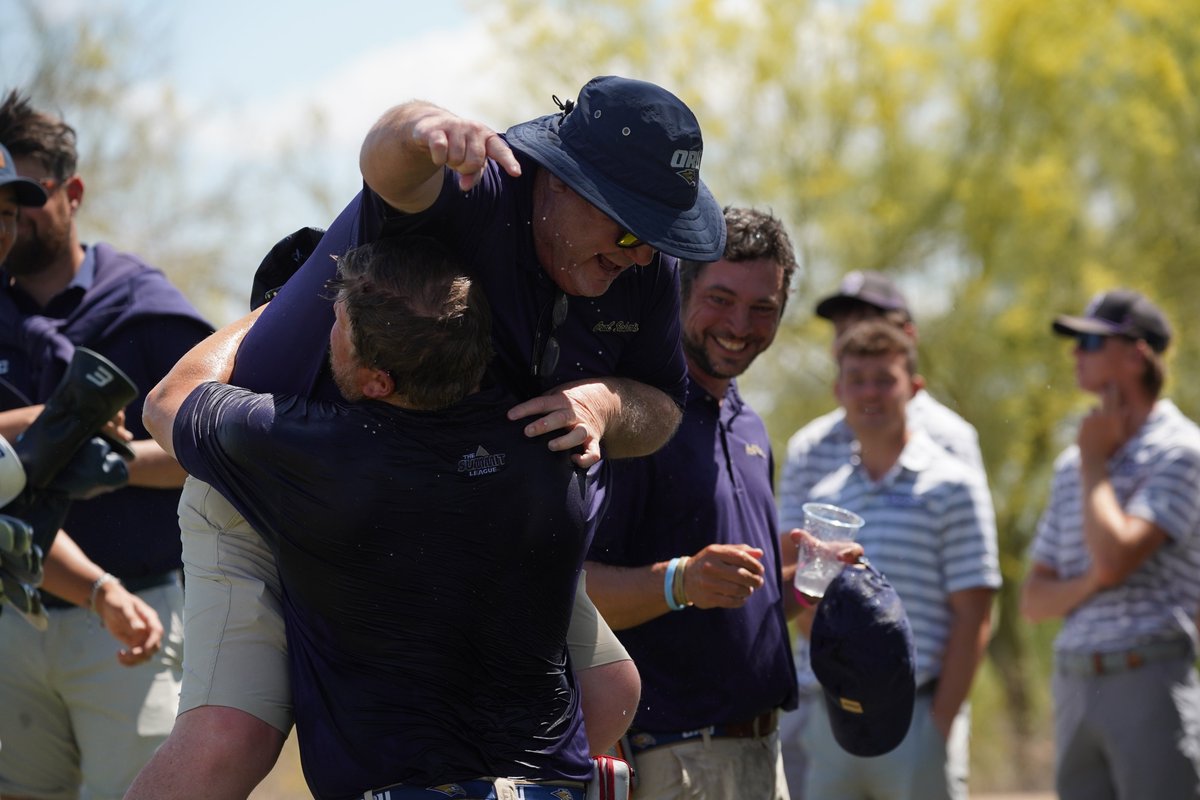 TheSummitLeague's tweet photo. 𝙃𝙊𝙄𝙎𝙏 𝙏𝙃𝘼𝙏 𝙏𝙍𝙊𝙋𝙃𝙔 🏆

@ORUAthletics, YOUR 2025 #SummitMGF CHAMPIONS‼️

📰 » https://t.co/FTya4ydm6r
📸 » @EmmyWolfe_
  
#ReachTheSummit https://t.co/Z39zbzUWJv