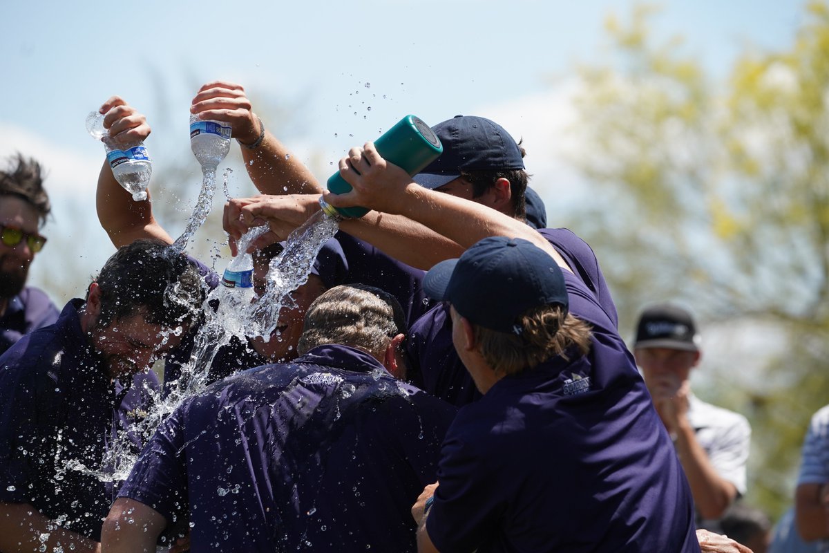 𝙃𝙊𝙄𝙎𝙏 𝙏𝙃𝘼𝙏 𝙏𝙍𝙊𝙋𝙃𝙔 🏆

<a href="/ORUAthletics/">ORU Athletics</a>, YOUR 2025 #SummitMGF CHAMPIONS‼️

📰 » bit.ly/4lWcfvR
📸 » <a href="/EmmyWolfe_/">Emmy</a>
  
#ReachTheSummit