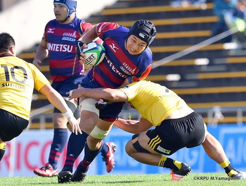liners_players's tweet photo. この度、松岡勇選手が2024-25シーズンをもって現役を引退することとなりましたので、お知らせします。

松岡選手は、2007年にライナーズへ入団し、同年10月27日に行われたジャパンラグビー2007トップウエストAリーグ第2節中部電力戦で、公式戦初出場を果たしました。
翌年2008年11月30日に行われたジャパンラグビートップリーグ第7節サニックスブルース戦でトップリーグ初出場。
社員選手として社業とラグビーを両立させながら最前線で戦い続け、2022年4月30日にはNTTジャパンラグビー リーグワン2022 ディビジョン2順位決定戦第2節で、トップリーグ・リーグワン通算100試合出場を達成。
黙々と最前線で身体を張り続けて、積み重ねたライナーズでの公式戦出場は162(2025.4.30時点)。
ライナーズ歴代No.1の記録です。
松岡選手、18年間お疲れ様でした。

【松岡勇選手からのコメント】
今シーズンをもちまして、現役を引退することを決めました。
これまで熱いご声援をいただいたファンの皆さま、共に戦ってくれたチームメイト、コーチングスタッフ、メディカルスタッフ、そしてチーム関係者の皆さま、また様々な形で支えてくださった職場の皆さまに、心より感謝申し上げます。
皆さまのおかげで、ラグビーを思う存分プレーすることができました。
そして、この場をお借りしまして、日々の食事など全ての面で常に支えてくれた妻、応援してくれた息子たち、私を大きく丈夫に生み育ててくれた両親に、感謝の気持ちでいっぱいです。ありがとう。
今後とも、ライナーズへの変わらぬご声援をよろしくお願いいたします。
これまで本当にありがとうございました。