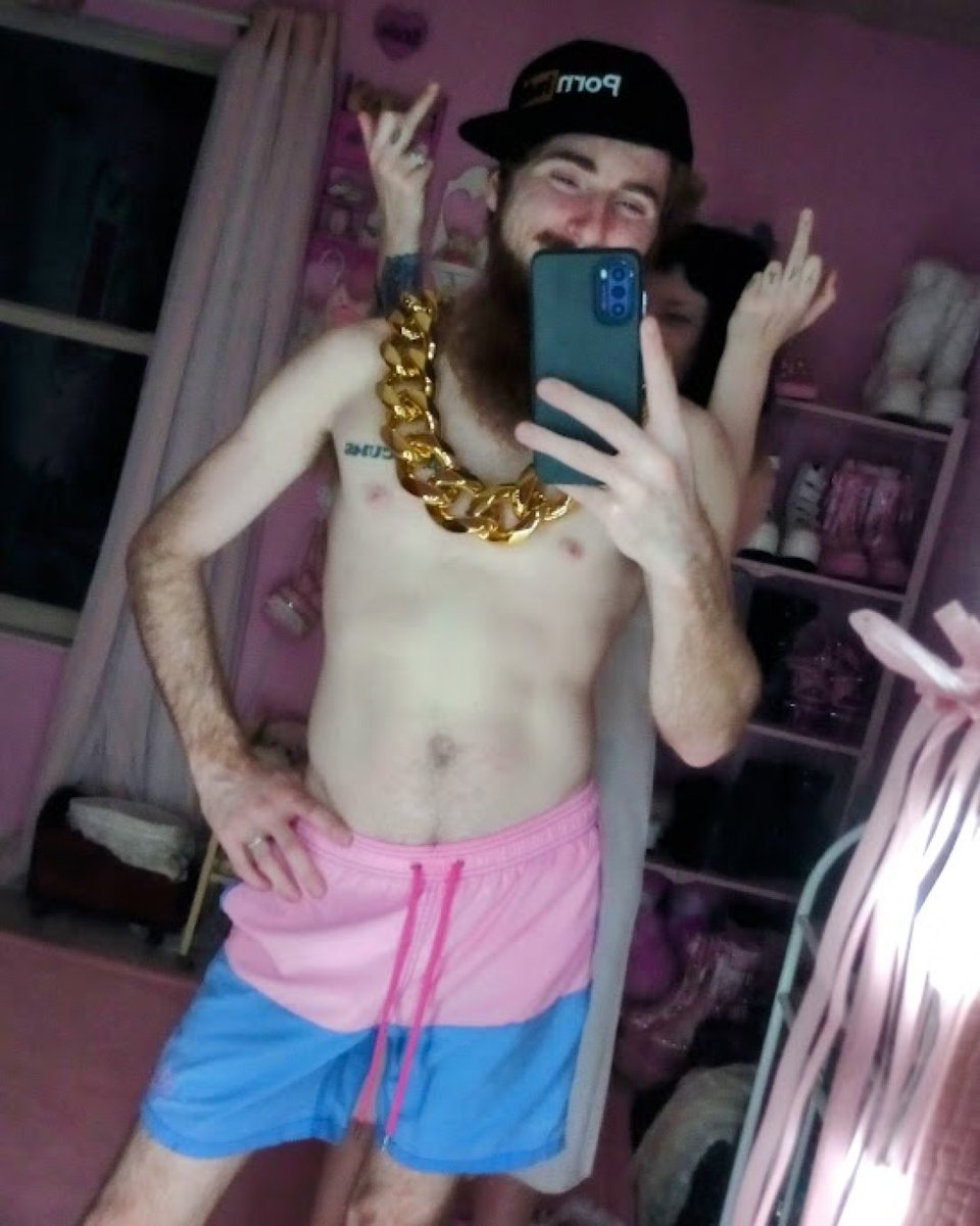 correnzo's tweet photo. My wife just said i look like if frat boys had a baby 🤣🤣
Thots? https://t.co/elhioETpm2