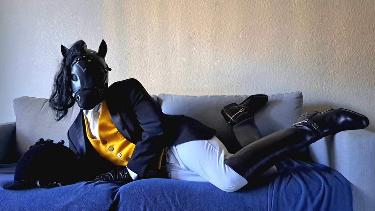 A chippy pose for my favorite Munk. 😉🥰🤗🐿