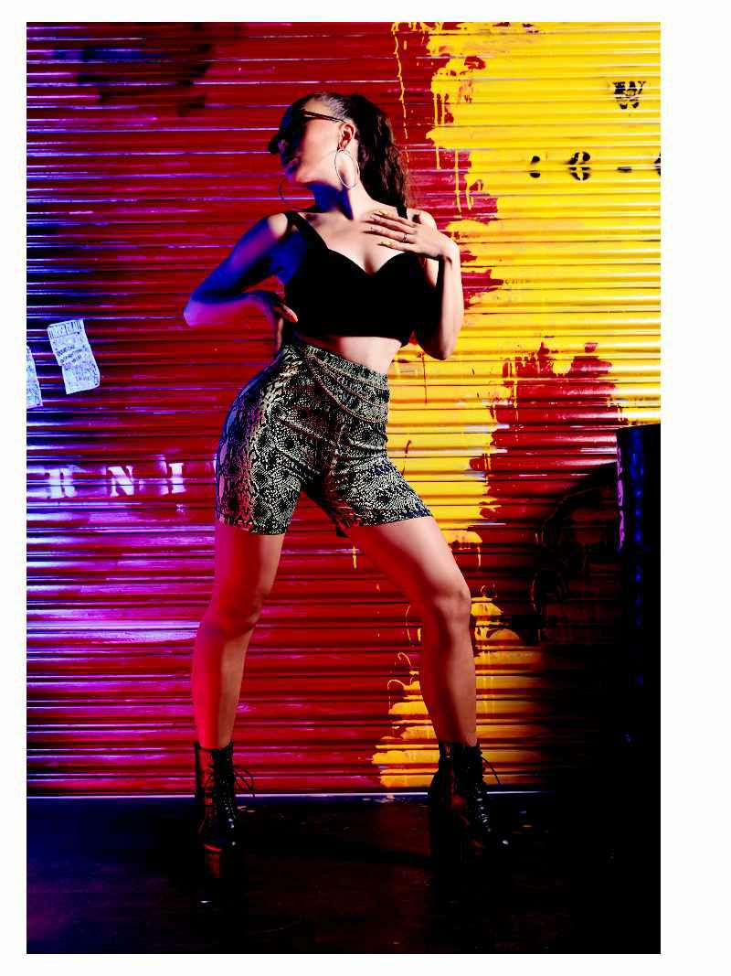 bombshell_dance's tweet photo. BBOMB HOT ITEM💋✨

高級感あるパイソン柄がステージでインパクト絶大！

https://t.co/PZu4iKBkg3
＃ボムシェル ＃ダンス衣装 https://t.co/M1tBsXUJym