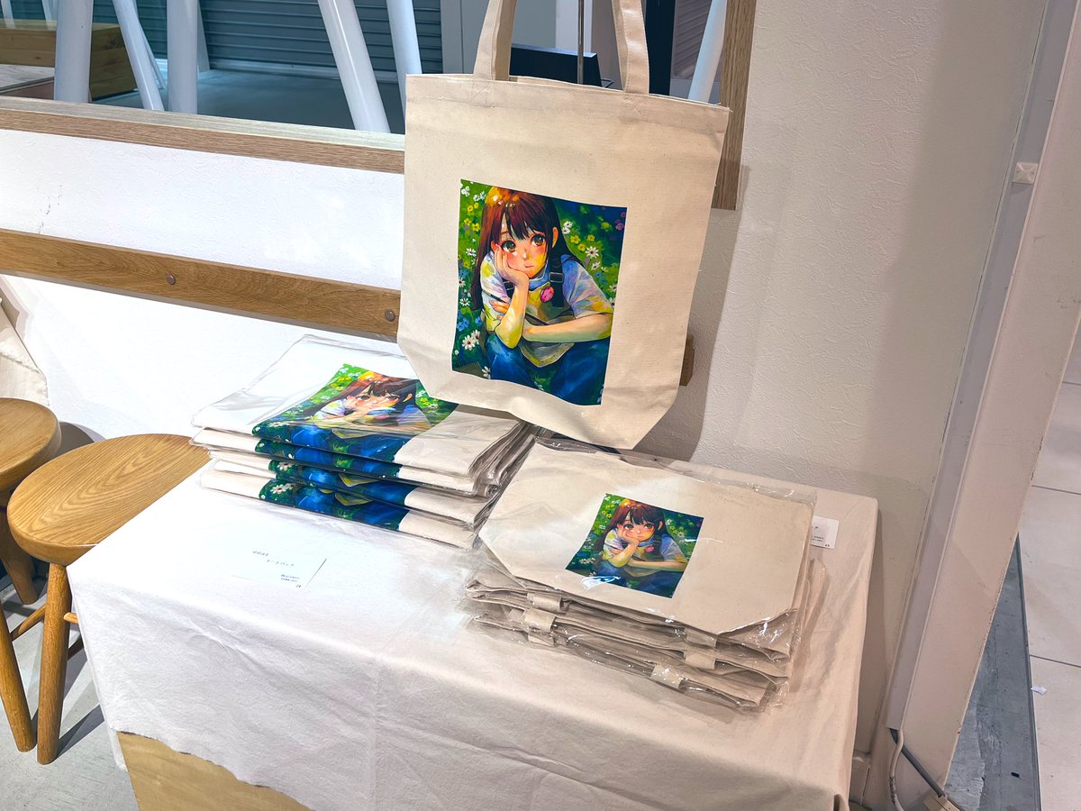 今回トートバッグがあるんだー🌸
大小あるのでぜひ手に取って見てほしい🩷