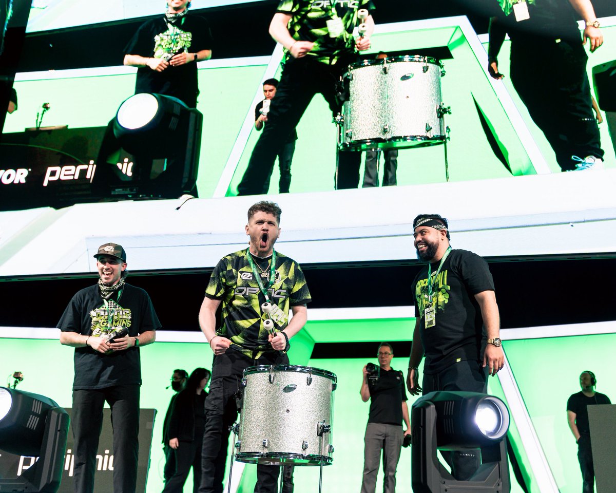 With Dreamhack and EWC coming up along with Halo, I’d like to announce that I’m available for photo and video work! 

I’ve been capturing COD esports for the last 3 years and would love to continue capturing all the special moments! 

My portfolio: Mediabyisiah.com 

RT’s