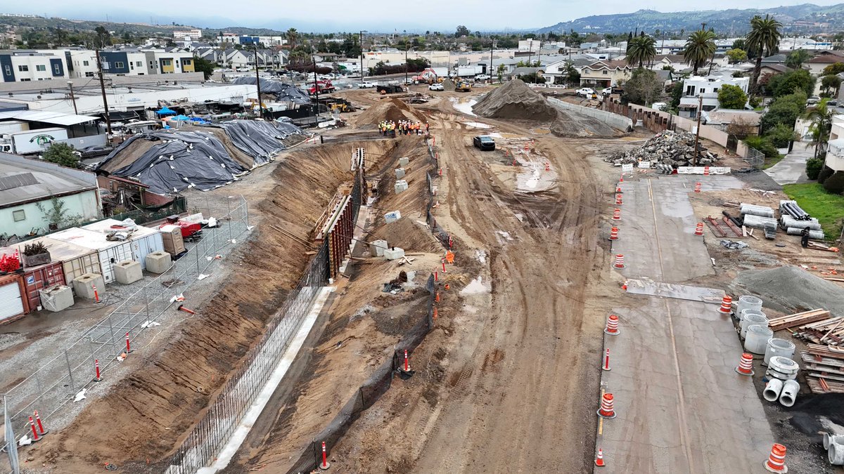 🛤️PROJECT UPDATE: We're proud to report that retaining wall work along Montebello Blvd is making great progress!

All gas, water, power, and sewer lines are currently being relocated to make room for the new railway - that's no small feat of engineering! <a href="/MontebelloCity/">City of Montebello</a>