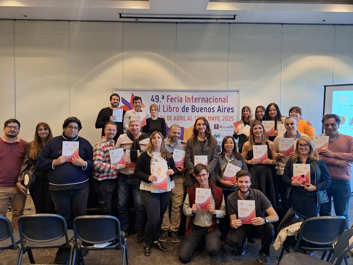 Julito Alonso (@julitoalonso) on Twitter photo 📚 Hoy se presentó en la <a href="/ferialibro/">Feria del Libro</a> el libro editado por <a href="/FundSantillana/">Fundación Santillana</a> y
Fundación <a href="/PampaEnergia/">Pampa Energía</a> en el marco del trabajo que realizamos con <a href="/FerrarelliM/">Marian Ferrarelli</a> para <a href="/Eutopia_Ed/">Editorial Eutopía</a> bajo la conducción de <a href="/lcnalonso/">Luciana Alonso</a> 📚 Hoy se presentó en la <a href="/ferialibro/">Feria del Libro</a> el libro editado por <a href="/FundSantillana/">Fundación Santillana</a> y
Fundación <a href="/PampaEnergia/">Pampa Energía</a> en el marco del trabajo que realizamos con <a href="/FerrarelliM/">Marian Ferrarelli</a> para <a href="/Eutopia_Ed/">Editorial Eutopía</a> bajo la conducción de <a href="/lcnalonso/">Luciana Alonso</a>