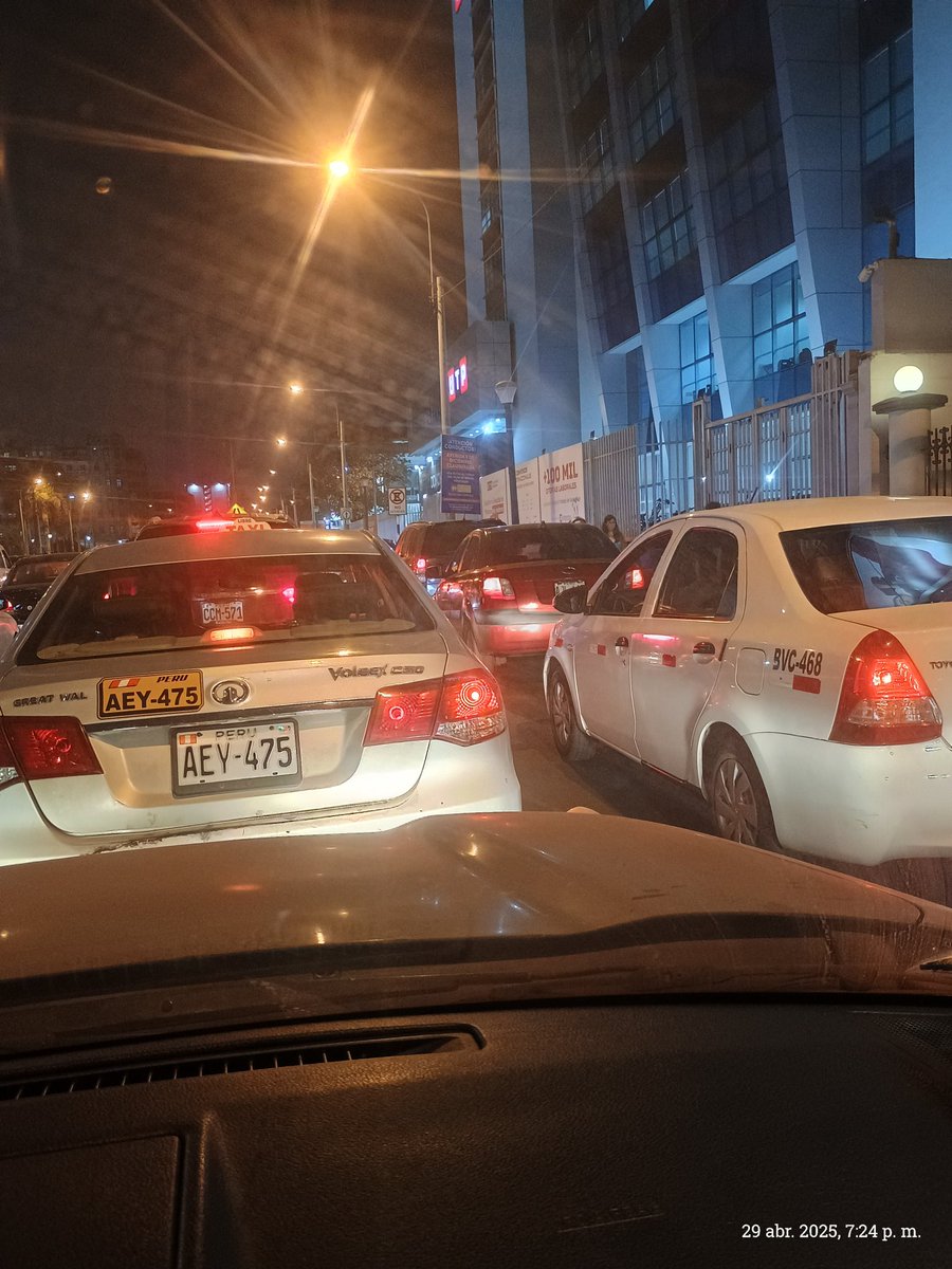 mariselllozano1's tweet image. Hay un letrero de no estacionar pero igual se quedan parados en la esquina de la UTP, no hay ningún @PoliciaPeru 
@traficorpp @RPPNoticias @americatv_peru @atv_noticias #pasapasa...CTV