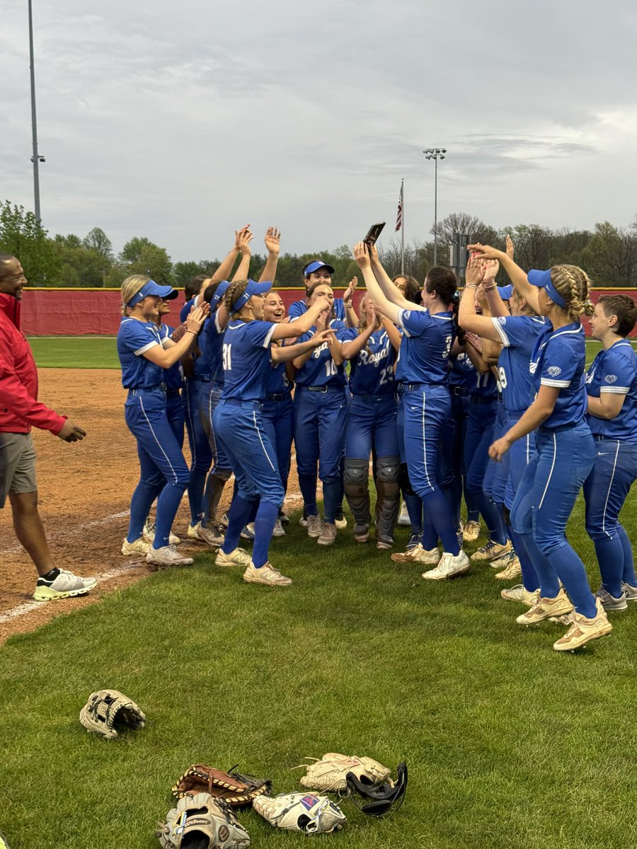 RichTorres23's tweet photo. HSE beats Fishers 6-0, claims first back-to-back Mudsocks since 2018-17! @HSEsoftball @HSEAthletics @Richie_Hall
Royals SP Grace Swedarsky matches a season high with 17 Ks and scatters 2 hits over 7.0 inn
Makena Burlingame 2-3, 2 RBI; Chloe Smith 3-3, RBI, 3B; Tori Bricker 2-3 https://t.co/dUAmLGTUwG