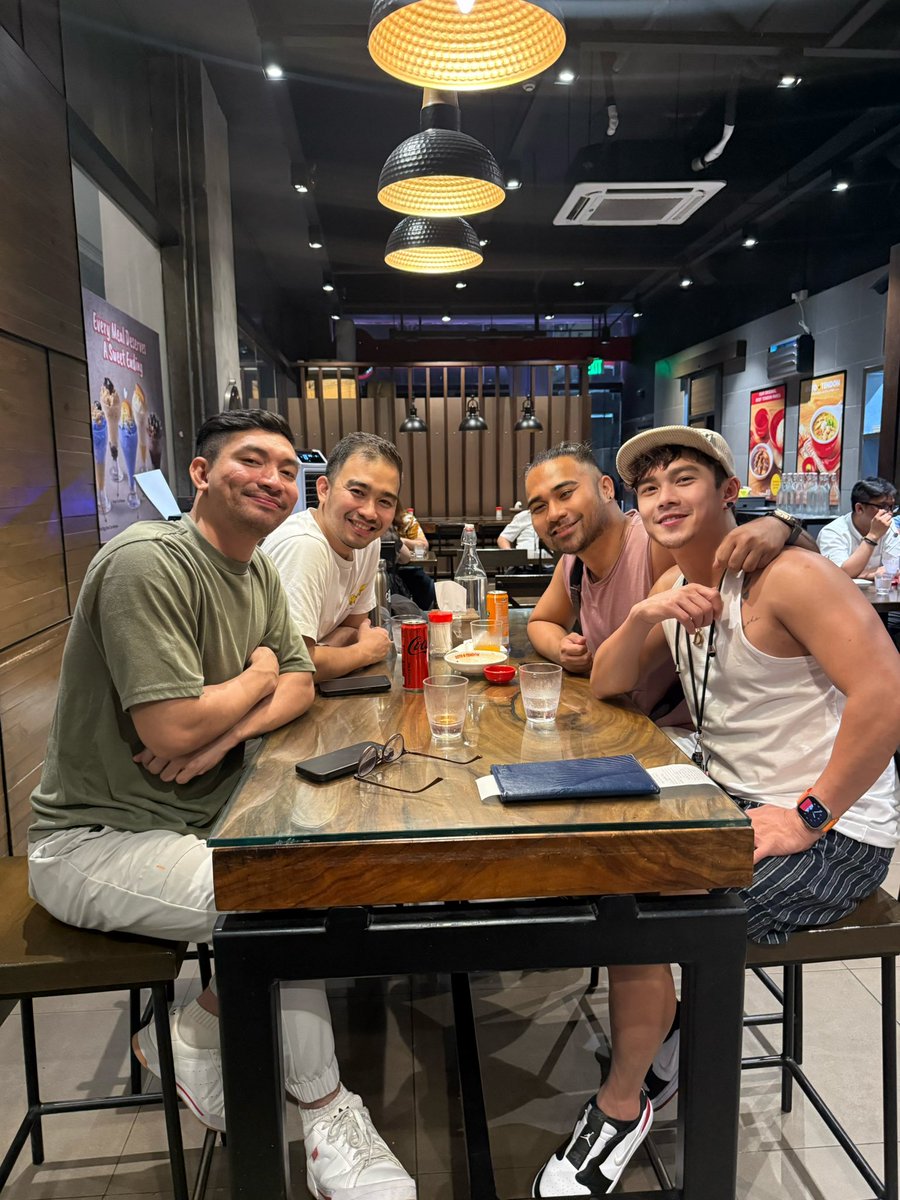 ang sarap ng pares 😉 <a href="/boredhomieph/">Anthony</a> <a href="/SenoritoDiaz/">Señorito Díaz</a> <a href="/akoposipopoyy/">Popoy</a>